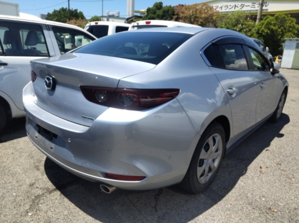 
Mazda 3  1.5S 2020 г. full									