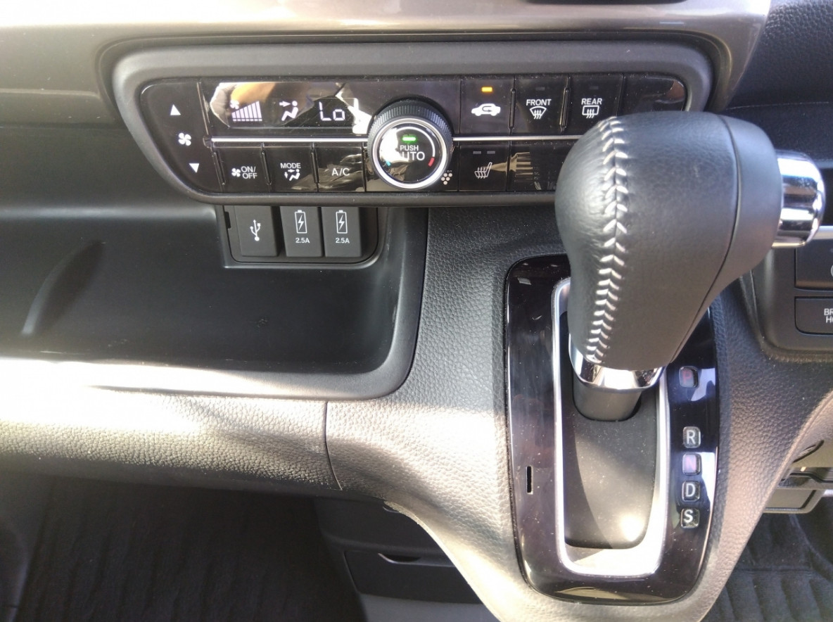 
Honda N Box Custom  0.7 L turbo Style 2022 г. full									