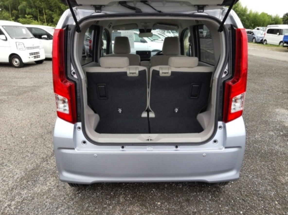 
Daihatsu Move 0.7 L 2020 г. full									