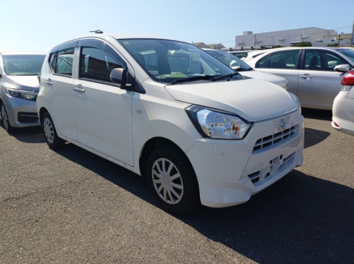 Daihatsi Mira E S 0.7 L 2020 г.