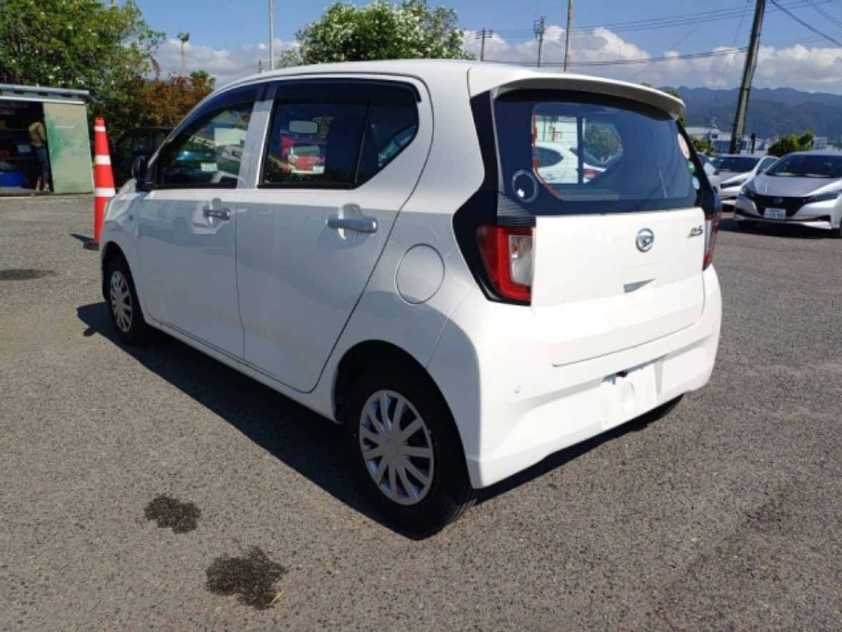 Daihatsi Mira E S 0.7 L 2020 г.