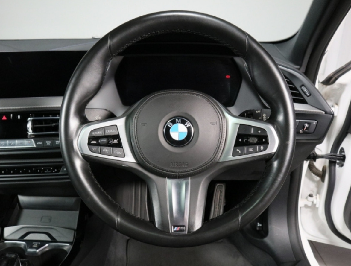 
Bmw 118 i M sport 1.5 2020 г. full									