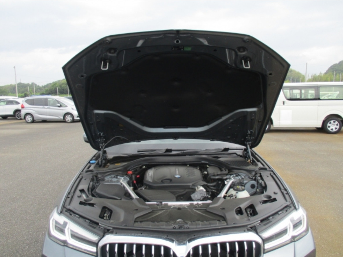 
Bmw 523d Xdrive Touring M sport Edition 2.0 2021 г. full									