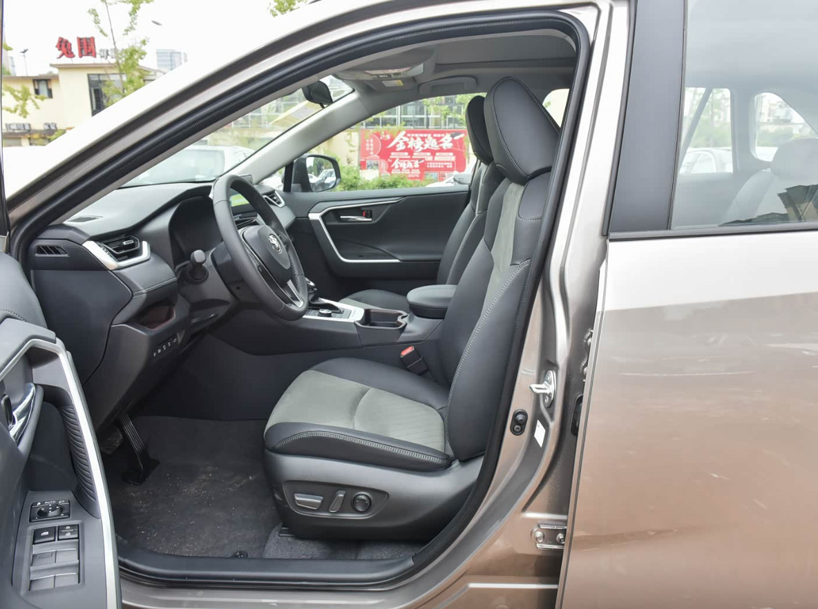 
Toyota Rav4  2.0 CVT 2 wd Adventure Flagship Edition full									