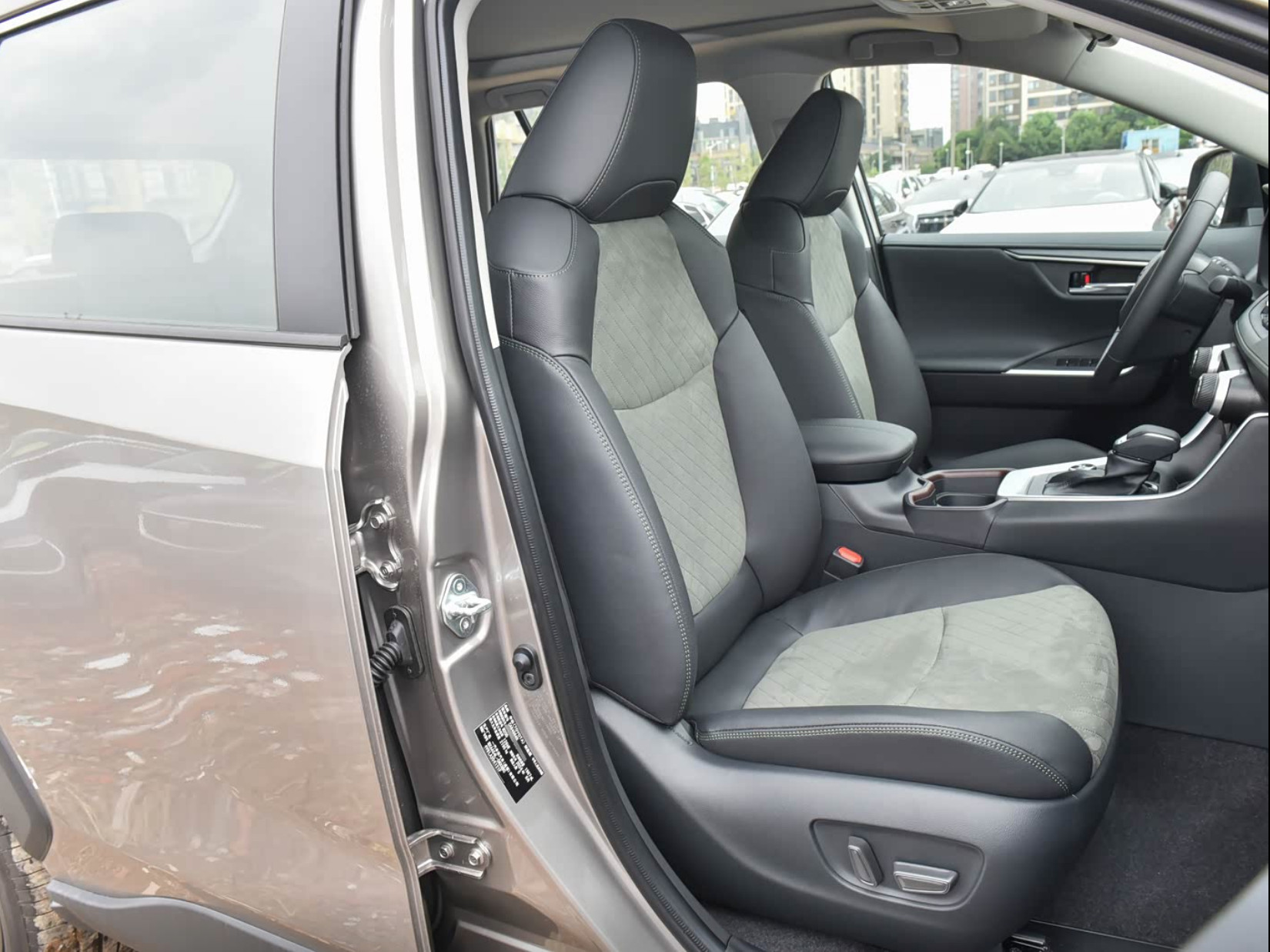 
Toyota Rav4  2.0 CVT 2 wd Adventure Flagship Edition full									
